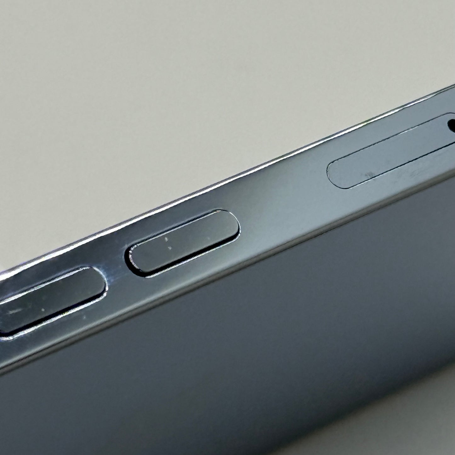 Factory Unlocked Apple iPhone 13 Pro 256GB Sierra Blue MLR93LL/A