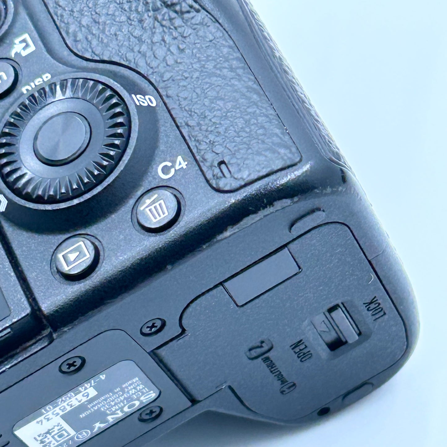 Sony Alpha A7R III 42.4MP Mirrorless Digital Camera 8044 Shutter Count